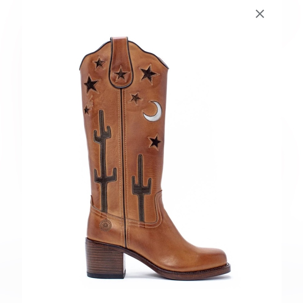 ISO Ranch Road Hibiscus boot. Size 8 or 9